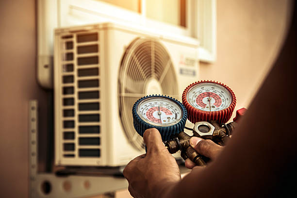 Professional Ac Installation technician working in Midway Park, NC